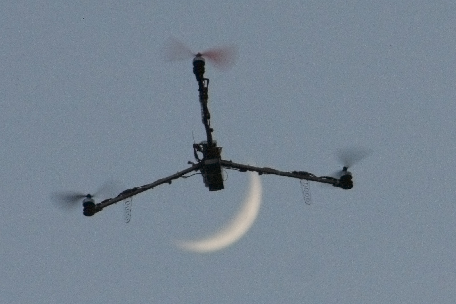 File:Tricopter-FPV-Moon.jpg