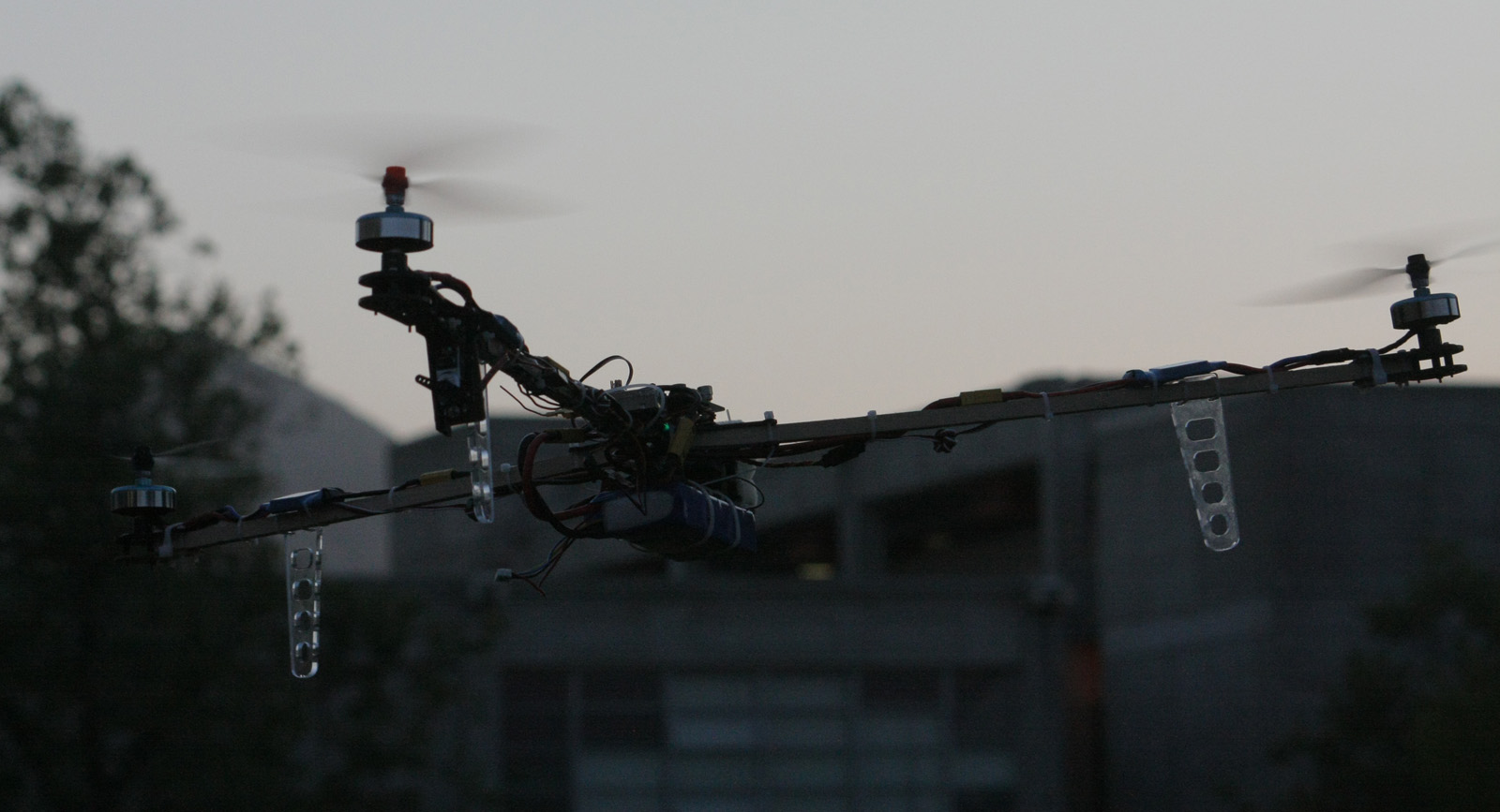 File:Tricopter-FPV-Inflight-Evening.jpg